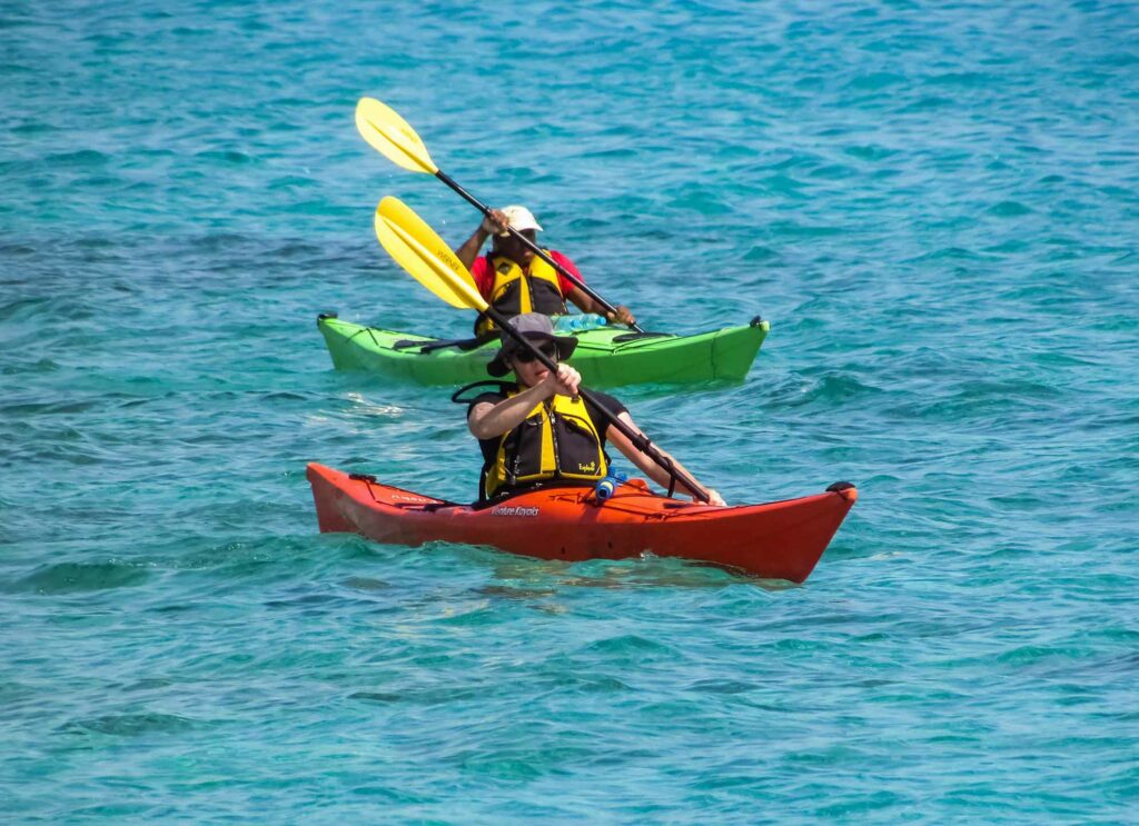 kayak floats in re