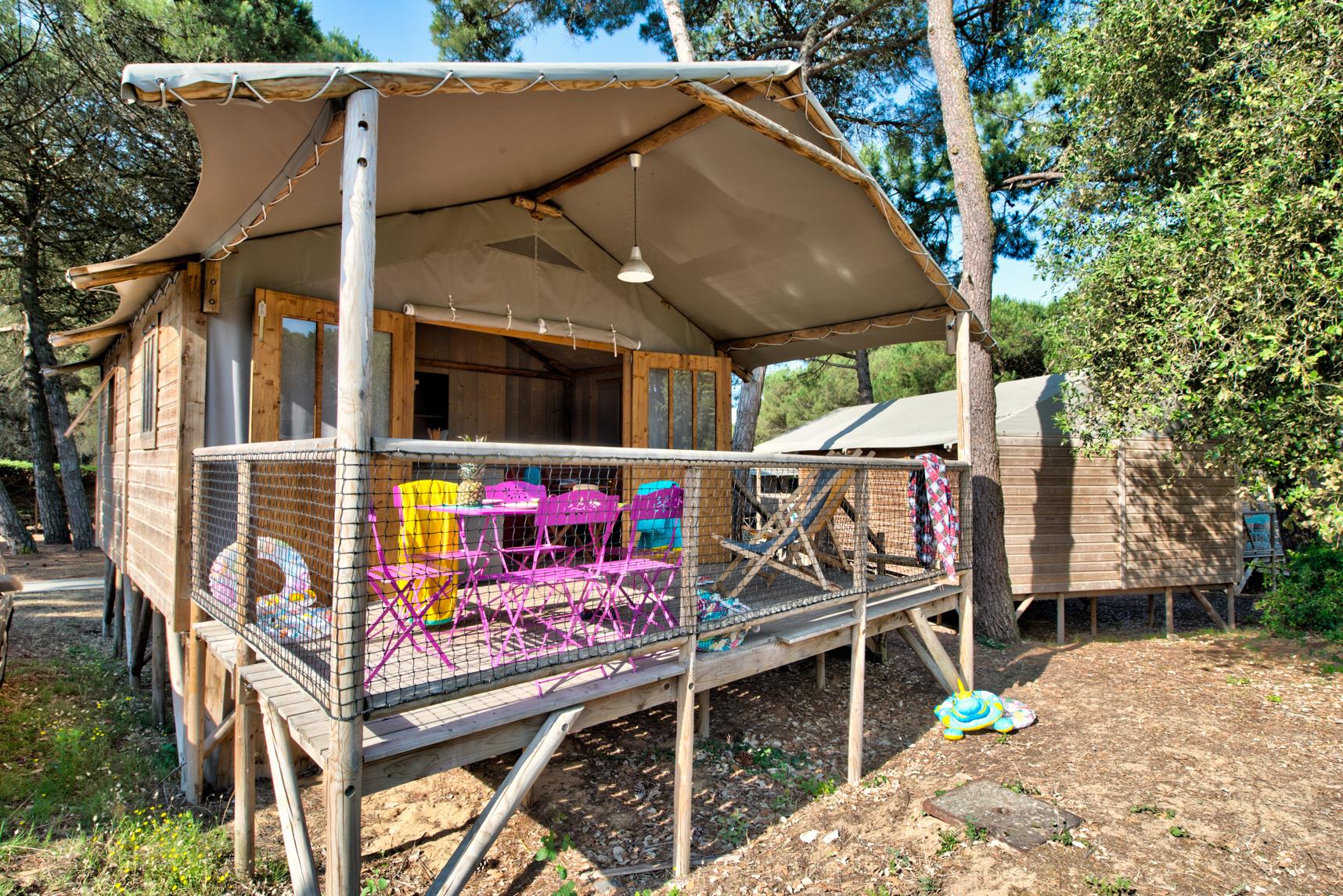 Cabane Lodge Bois Confort sur pilotis 38m² – 2 chambres – terrasse couverte de 8m² + TV
