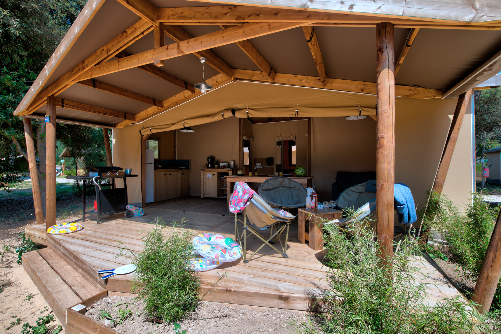 Cabane Cotton Confort 35m² – 3 chambres – terrasse couverte de 11m² + TV